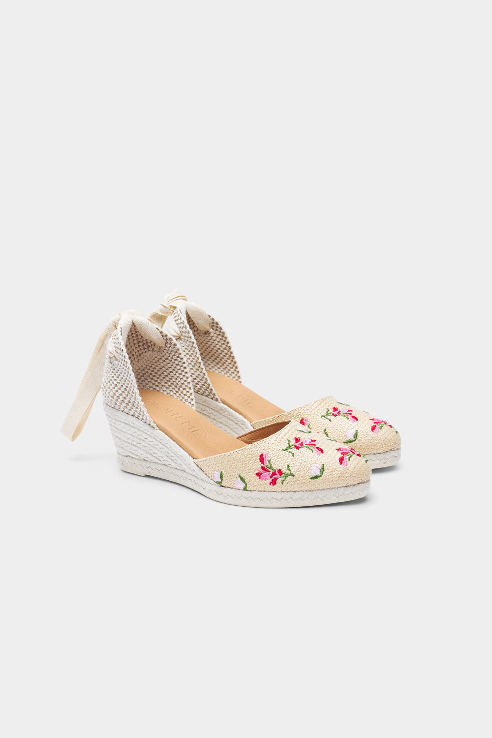 Olivia Rafia Flowers Low