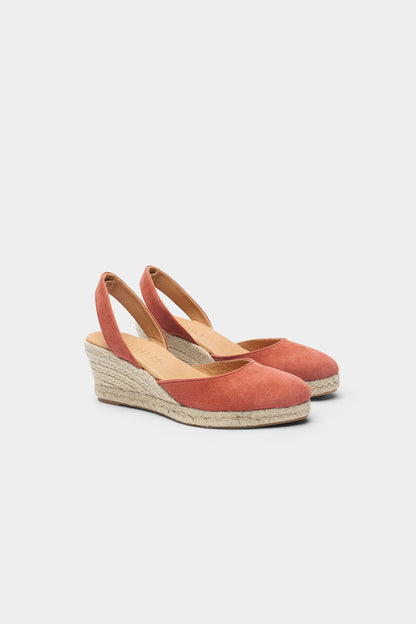Victoria Mandoria Low