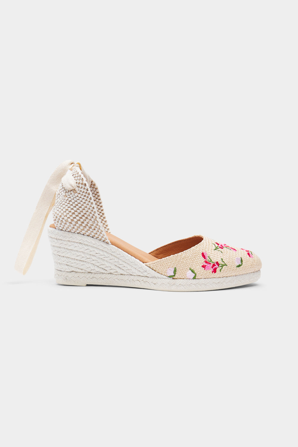 Olivia Rafia Flowers Low